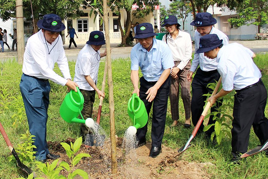 Bắc Giang: Hơn 500 người trồng cây hưởng ứng Ngày quốc tế chống sa mạc hóa
