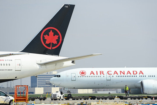 Canada hỗ trợ ngành hàng không loại bỏ khí thải carbon