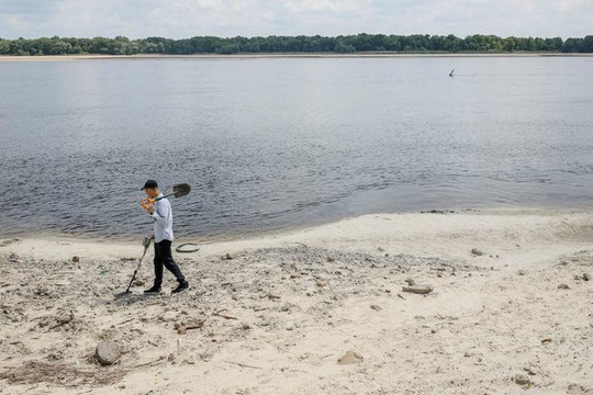 Vụ vỡ đập ở Ukraine có thể khiến mìn trôi ra các bãi biển 