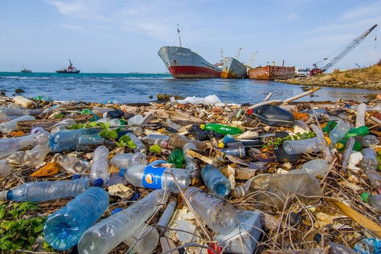Hơn 80% tổng lượng rác thải nhựa rò rỉ vào đường thủy tại Việt Nam