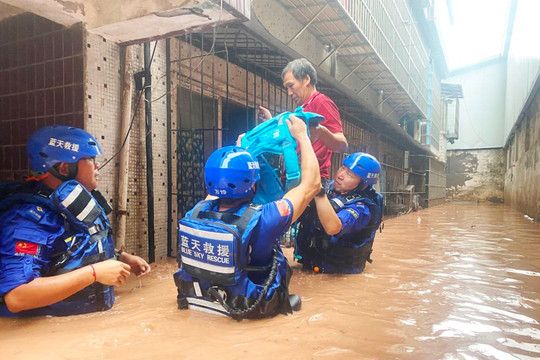 Trung Quốc hứng chịu nhiều hiện tượng thời tiết cực đoan