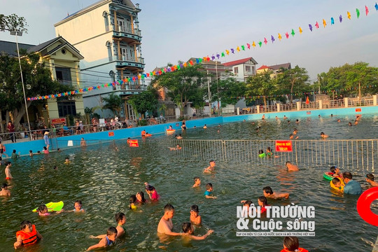 Hà Nội: Người dân góp tiền “biến” ao làng bị ô nhiễm thành bể bơi miễn phí