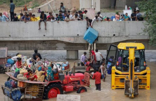 Ấn Độ sơ tán hàng trăm người do nguy cơ lũ lụt cao sau mưa lớn kỷ lục