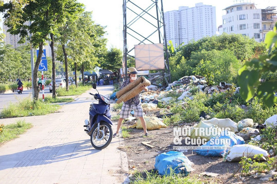 Hà Nội: Rác thải “nhếch nhác” trên đại lộ nghìn tỷ Chu Văn An 