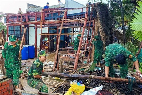 Hàng trăm ngôi nhà bị hư hỏng, 4 người thương vong vì mưa kèm dông lốc