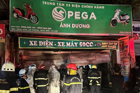 Hà Nội: Cháy cửa hàng xe đạp, xe máy điện khiến 3 người trong 1 gia đình tử vong 