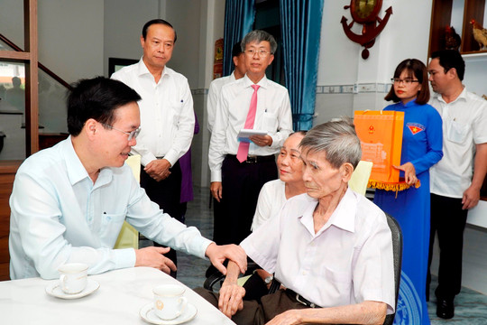 Chủ tịch nước gặp mặt các cựu tù chính trị Côn Đảo
