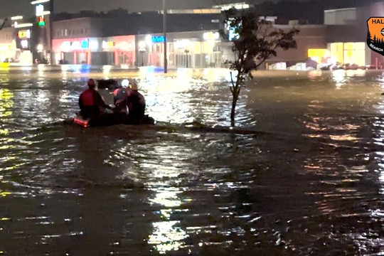Canada: Mưa bão gây ngập lụt nghiêm trọng, 4 người mất tích
