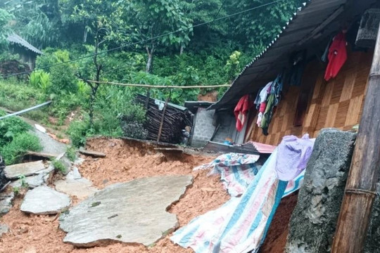 Mưa lớn làm hư hỏng nhiều nhà dân ở Lào Cai