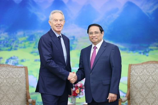 Thủ tướng tiếp cựu Thủ tướng Anh - Chủ tịch điều hành Viện Tony Blair vì sự thay đổi toàn cầu