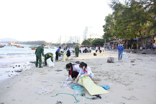 Quảng Ninh: Huyện Cô Tô nói không với rác thải nhựa