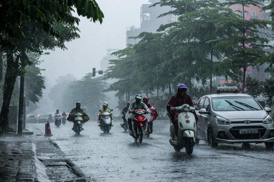 Dự báo thời tiết Hà Nội ngày 05/8: Nhiều mây, có mưa vừa, mưa to và dông