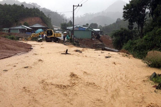 Thủ tướng yêu cầu tập trung ứng phó mưa lũ, sạt lở đất ở Tây Nguyên