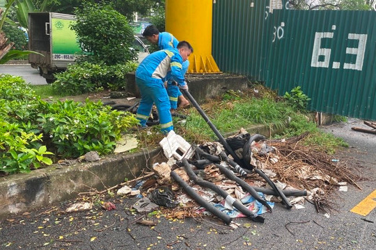 Hà Nội: Xóa điểm tập kết rác sai quy định dọc tuyến đi bộ đường Láng