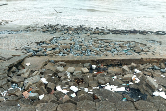 Chi hơn 13 tỷ đồng khắc phục kè biển Cẩm Nhượng ở Hà Tĩnh