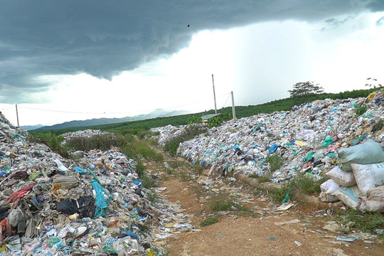 Quảng Trị: Huyện Cam Lộ đầu tư gần 3 tỉ đồng xây dựng ô chôn lấp rác thải tập trung