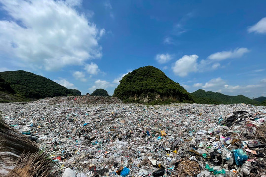 Hố chôn lấp rác lớn nhất tỉnh Ninh Bình đứng trước nguy cơ quá tải