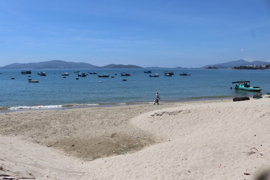 Khánh Hòa chỉ đạo xử lý tình trạng nước thải bẩn chảy ra biển