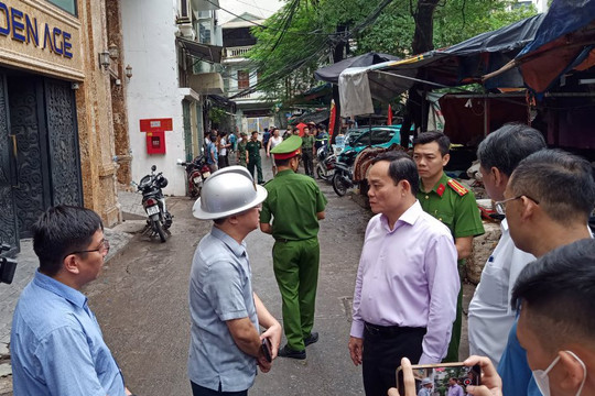 Phó Thủ tướng Trần Lưu Quang, Bí thư Thành ủy Hà Nội trực tiếp xuống hiện trường chỉ đạo khắc phục hậu quả vụ cháy chung cư tại Thanh Xuân, Hà Nội