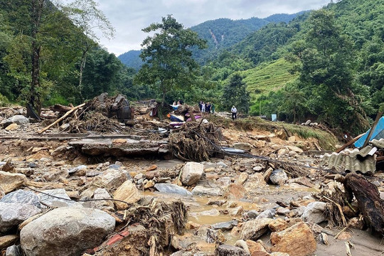 Thủ tướng yêu cầu tìm người mất tích, khắc phục hậu quả lũ quét ở Lào Cai