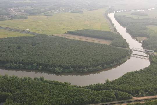 Yêu cầu giải quyết dứt điểm ô nhiễm trên sông Sa Lung 