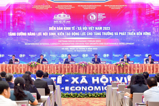 Diễn đàn kinh tế-xã hội Việt Nam 2013: Nhà nước, chuyên gia, doanh nghiệp cùng gỡ khó cho nền kinh tế