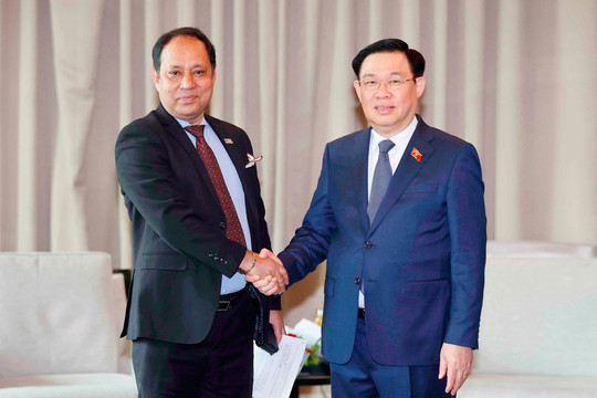 Chủ tịch Quốc hội Vương Đình Huệ tiếp Lãnh đạo Liên đoàn các Phòng Thương mại và Công nghiệp Bangladesh