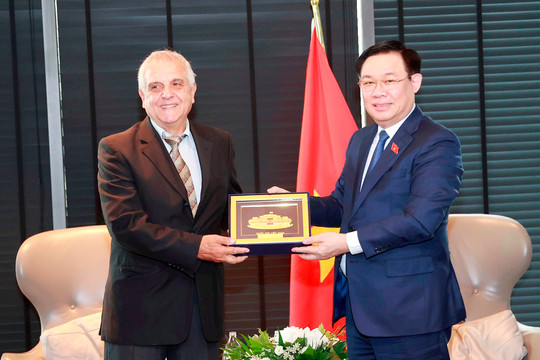 Chủ tịch Quốc hội Vương Đình Huệ tiếp Ban lãnh đạo Hội Hữu nghị Bulgaria - Việt Nam