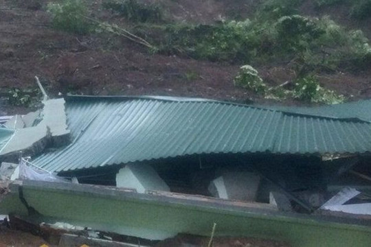 Quảng Ninh: Mưa lớn gây sạt lở đất làm sập nhà dân