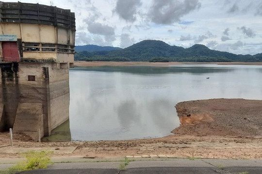 Nhiều hồ đập ở Hà Tĩnh “khát nước” dù mưa lớn kéo dài