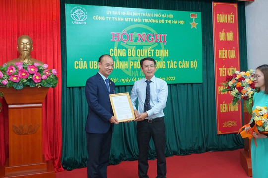 Ông Nguyễn Hữu Tiến giữ chức Chủ tịch HĐTV Công ty TNHH MTV Môi trường đô thị Hà Nội