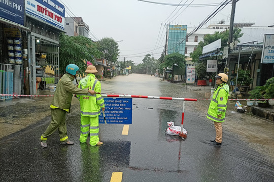 Đà Nẵng: Bám địa bàn hỗ trợ, di chuyển người dân đến nơi an toàn