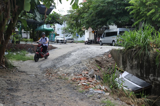 Khẩn trương khơi thông kênh thoát nước chống ngập ở TP Nha Trang