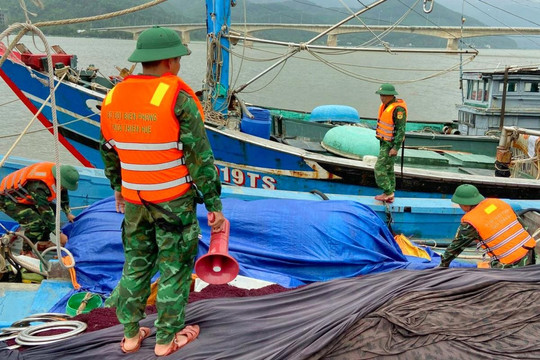 Thừa Thiên - Huế: Kêu gọi hơn 2.000 phương tiện và 11.350 lao động vào nơi tránh lũ an toàn