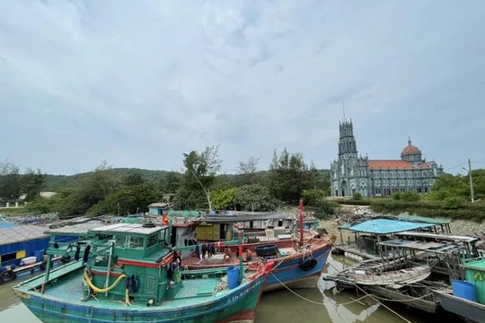 Bão số 5: Thái Bình, Quảng Ninh cấm biển