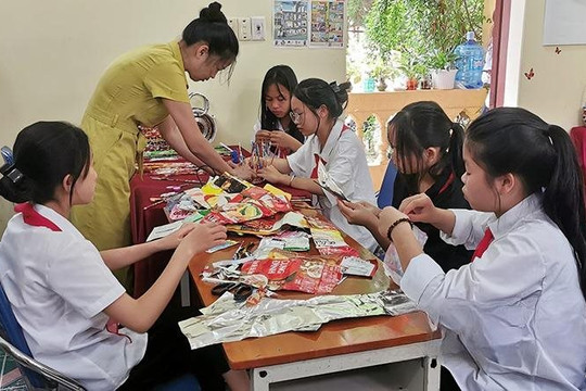 Lạng Sơn: Tái chế đồ phế thải ở trường học để bảo vệ môi trường