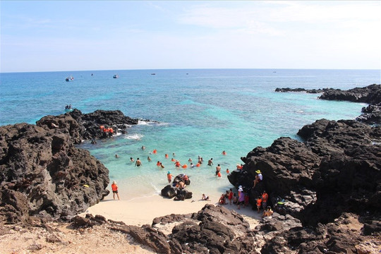 Quảng Ngãi: Đảo Lý Sơn khuyến cáo du khách, người dân không mang túi nilon lên đảo