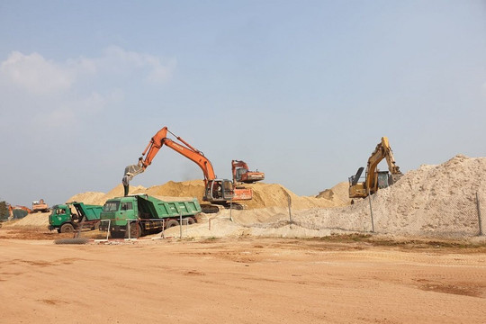 Tây Ninh tăng cường công tác quản lý khai thác khoáng sản cát, sỏi lòng sông 