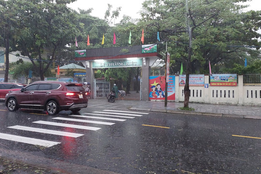 Học sinh Đà Nẵng nghỉ học ngày 13/11 do mưa lớn