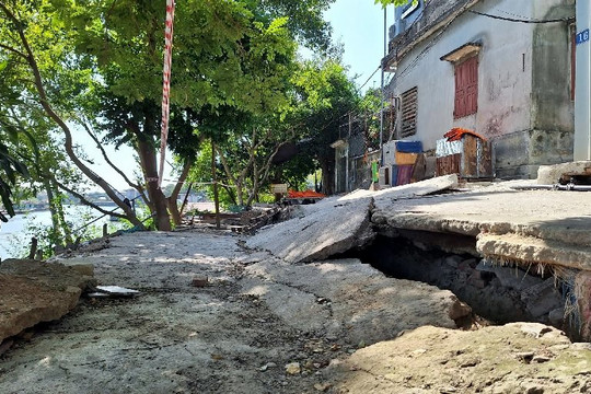 Bờ sông bị sụt lún, Bắc Ninh công bố tình huống khẩn cấp về đê điều