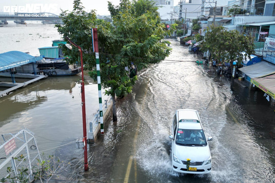 TP. Hồ Chí Minh xuất hiện mưa lớn, khả năng ngập cao do triều cường 