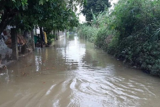 Thừa Thiên Huế: Mưa lớn suốt đêm khiến nhiều nơi bị ngập
