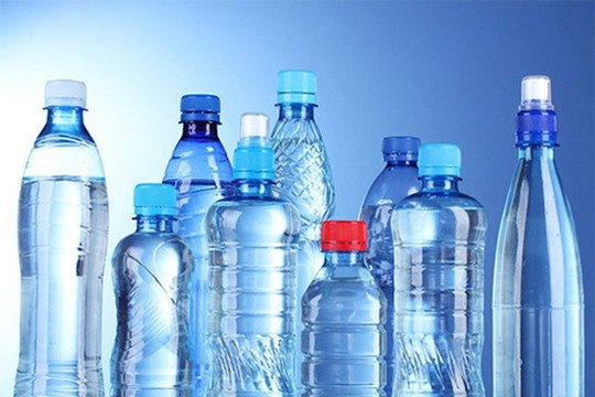 Hà Nội: Đình chỉ hoạt động sản xuất nước uống đóng chai của 4 cơ sở do không đảm bảo chất lượng