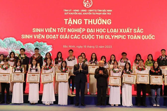 Bắc Ninh trao thưởng Quỹ Khuyến học, khuyến tài Phạm Văn Trà năm 2023