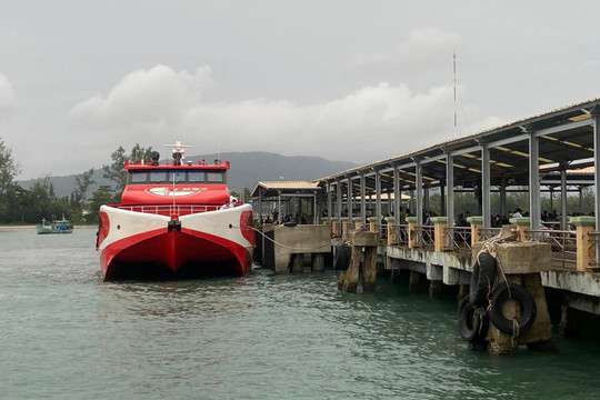 Tàu đi Phú Quốc và các đảo ở Kiên Giang tạm ngưng hoạt động