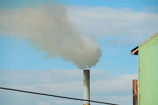 Kon Tum yêu cầu các cơ sở sản xuất công nghiệp đảm bảo xử lý khí thải đạt quy chuẩn về môi trường