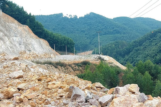Bắc Giang: Khai thác các mỏ cát đồi ở Sơn Động còn nhiều vướng mắc