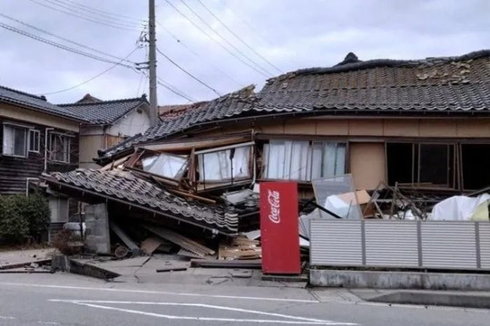 Động đất lớn tại Nhật Bản, hàng chục nghìn người sơ tán khẩn cấp