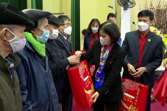 Bắc Ninh trao tặng gần 32 nghìn suất quà cho các đối tượng chính sách dịp Tết Nguyên đán Giáp Thìn 2024