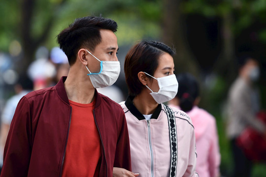 Hà Nội khuyến khích người dân đeo khẩu trang nơi công cộng để phòng, chống dịch bệnh